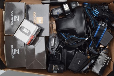 Lot 100 - Olympus OM Accessories
