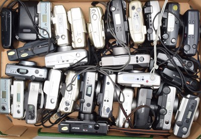 Lot 204 - A Tray of Compact Cameras