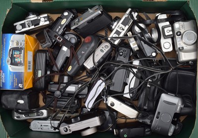 Lot 205 - A Tray of Compact Cameras