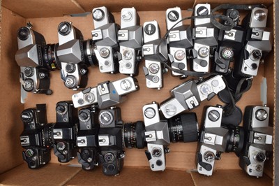 Lot 216 - A Tray of Praktica Cameras