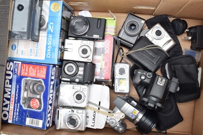 Lot 229 - A Tray of Digital Cameras