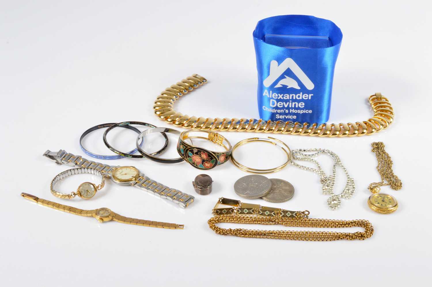 Lot 20 - A small collection of jewellery items