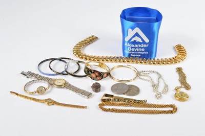 Lot 20 - A small collection of jewellery items