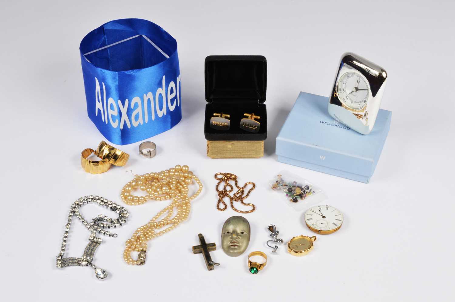 Lot 21 - A collection of costume jewellery