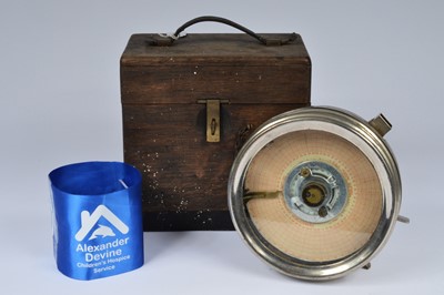 Lot 40 - S & A pigeon supplies racing clock