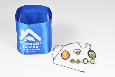 Lot 51 - Items of jewellery