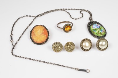 Lot 51 - Items of jewellery