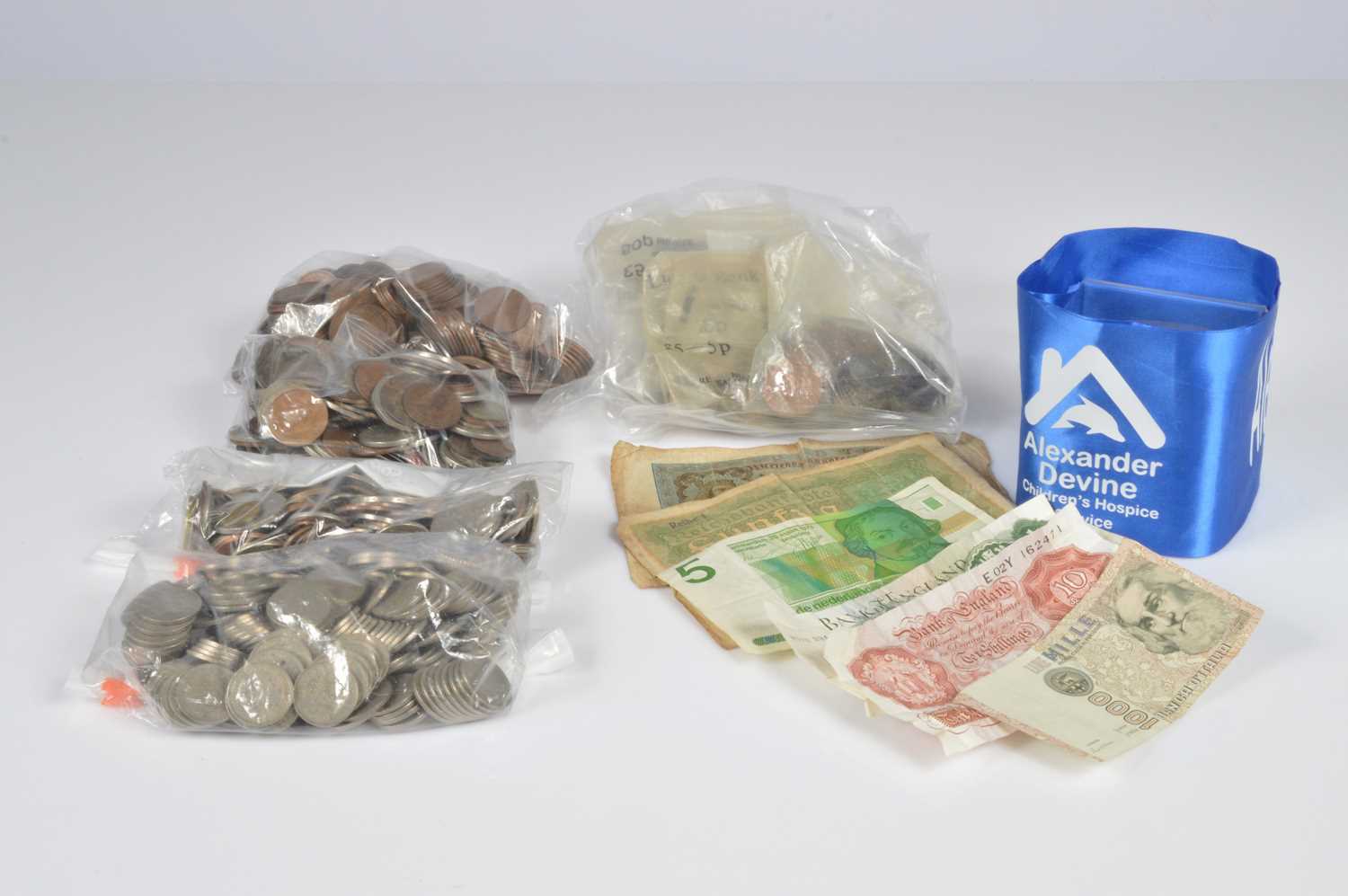 Lot 88 - A quantity of coins, a few notes