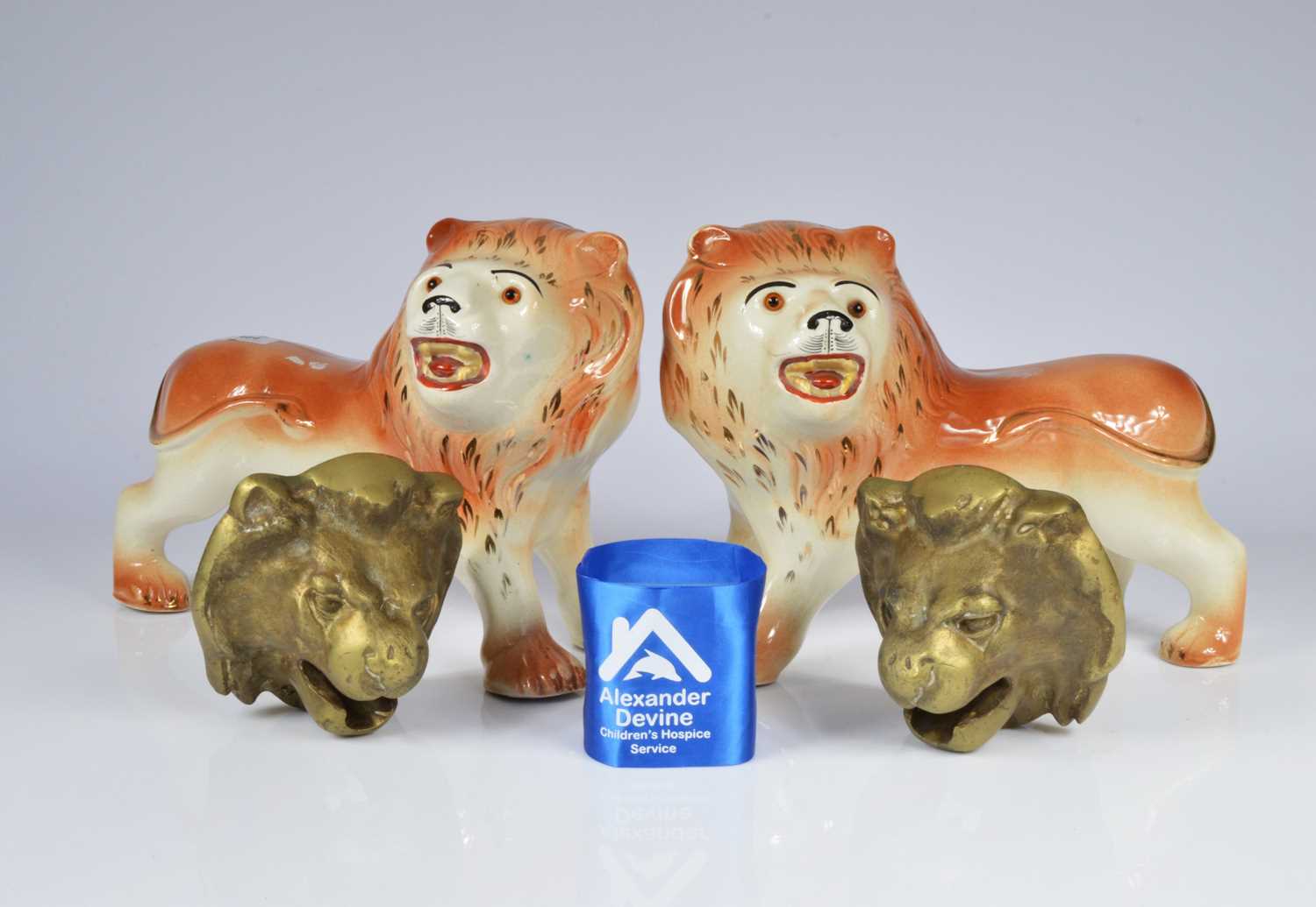 Lot 89 - Pair ceramic lions, pair brass lion knockers