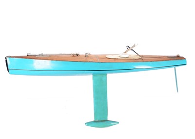 Lot 95 - A large 1.3m pond yacht with P J Sails