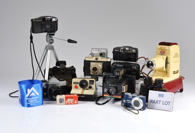 Lot 104 - Selection of cameras, some boxed