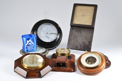 Lot 106 - A number of vintage barometers