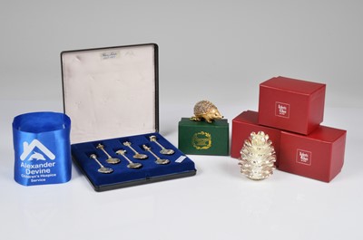 Lot 124 - Assortment of plated items, boxed