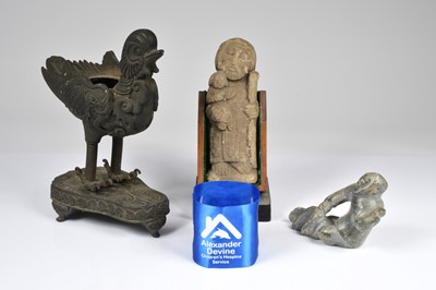 Lot 129 - A group of decorative items