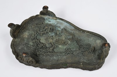 Lot 129 - A group of decorative items