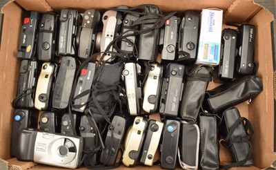 Lot 182 - A Tray of Compact Cameras
