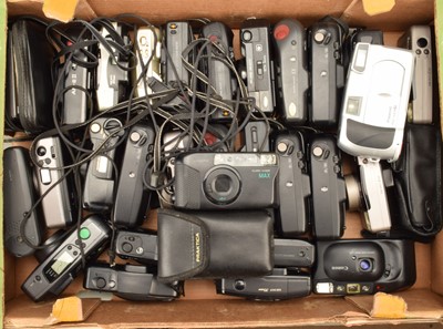 Lot 183 - A Tray of Compact Cameras
