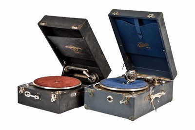 Lot 34 - A Columbia Grafonola Portable Gramophone