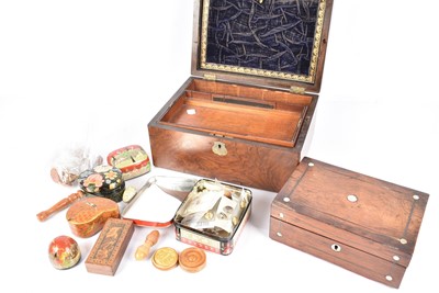 Lot 312 - A collection of Treen items