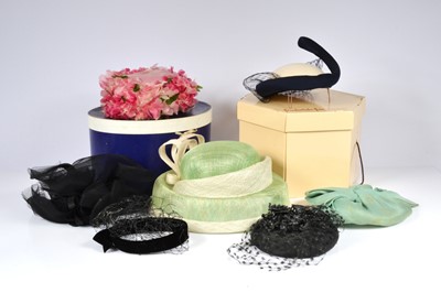 Lot 470 - A collection of seven assorted women's occasion hats and fascinators