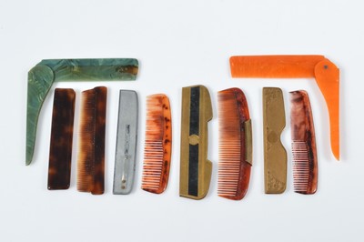 Lot 480 - Six vintage combs