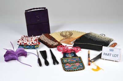 Lot 491 - A collection of fashion items