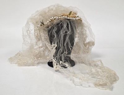 Lot 497 - A vintage art deco bridal headpiece