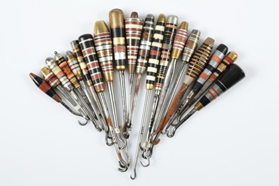 Lot 503 - A collection of Art Deco button hooks