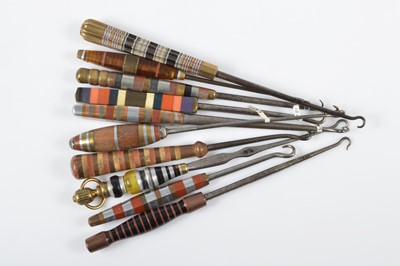 Lot 512 - A collection of Art Deco button hooks