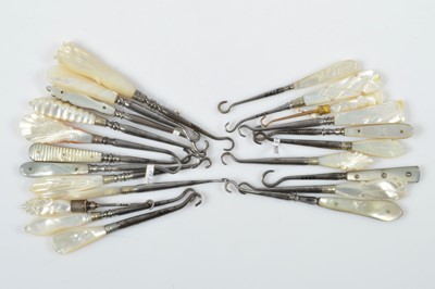 Lot 540 - Twenty two mother of pearl and shell carved handled button or glove hooks