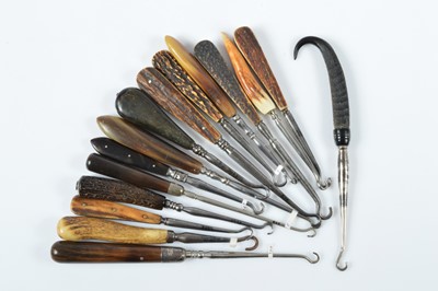 Lot 543 - Fifteen bone and horn handled steel button hooks