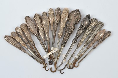 Lot 563 - A collection of small silver handled button or glove hooks