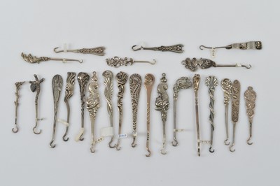 Lot 571 - A collection of small silver button or glove hooks