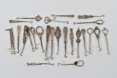 Lot 572 - A collection of small silver button or glove hooks