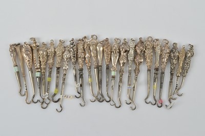 Lot 579 - A collection of silver handled small button or glove hooks