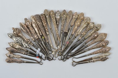 Lot 580 - A collection of silver handled small button or glove hooks