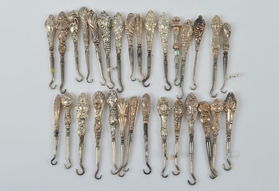 Lot 583 - A collection of small silver handled button or glove hooks