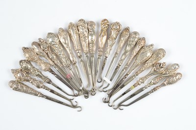 Lot 589 - A collection of silver handled button hooks