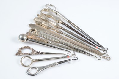 Lot 591 - A collection of silver handled button hooks