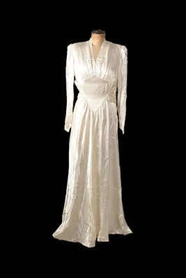 Lot 602 - A Vintage Satin Wedding Dress