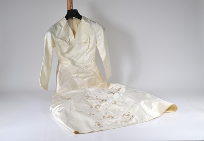 Lot 604 - A 1950s Tambour beaded wedding dress