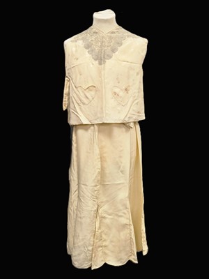 Lot 608 - A collection of silk pyjamas and underwear