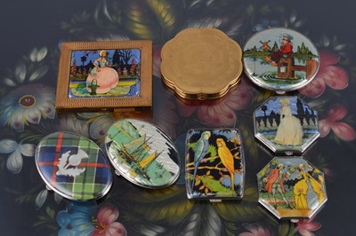 Lot 650 - Six 1930s Gwenda foil compacts