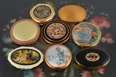 Lot 656 - Various vintage oval and circular compacts