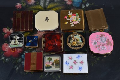 Lot 657 - Twelve various square and rectangular 1950s and later compacts