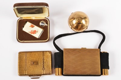 Lot 660 - Kigu compacts