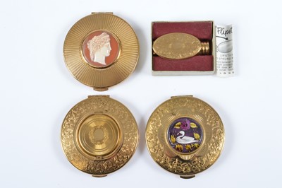 Lot 690 - Three 1950s circular gilt metal Kigu compacts