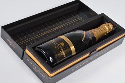 Lot 734 - A collection of two Champagnes and three Ports