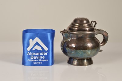 Lot 199 - An Edwardian period Sheffield plate covered jug probably by Barker Ellis