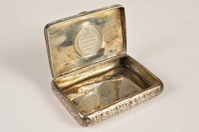 Lot 46 - An Early 19th Century German (?) silver snuff box inset with the Russian Alexander I medal for the "1814 Fall of Paris"